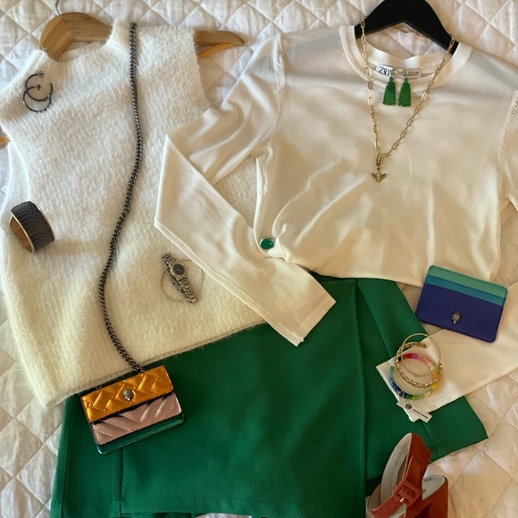 Green skort, can be dressed up or down with casual T or dressy top & heels - Picture 3 of 7